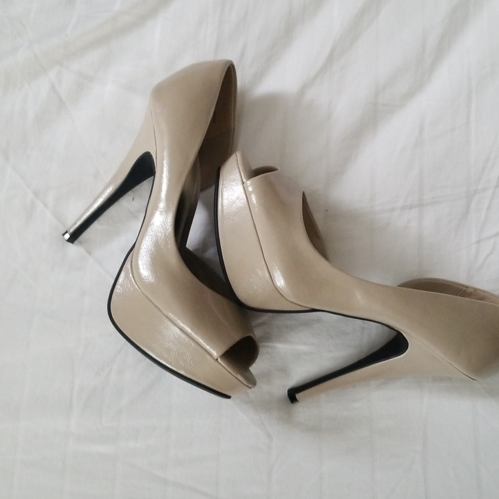 Pumps - Picture 3 of 3